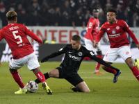 开云体育登录-美因茨在比赛中展现出色表现