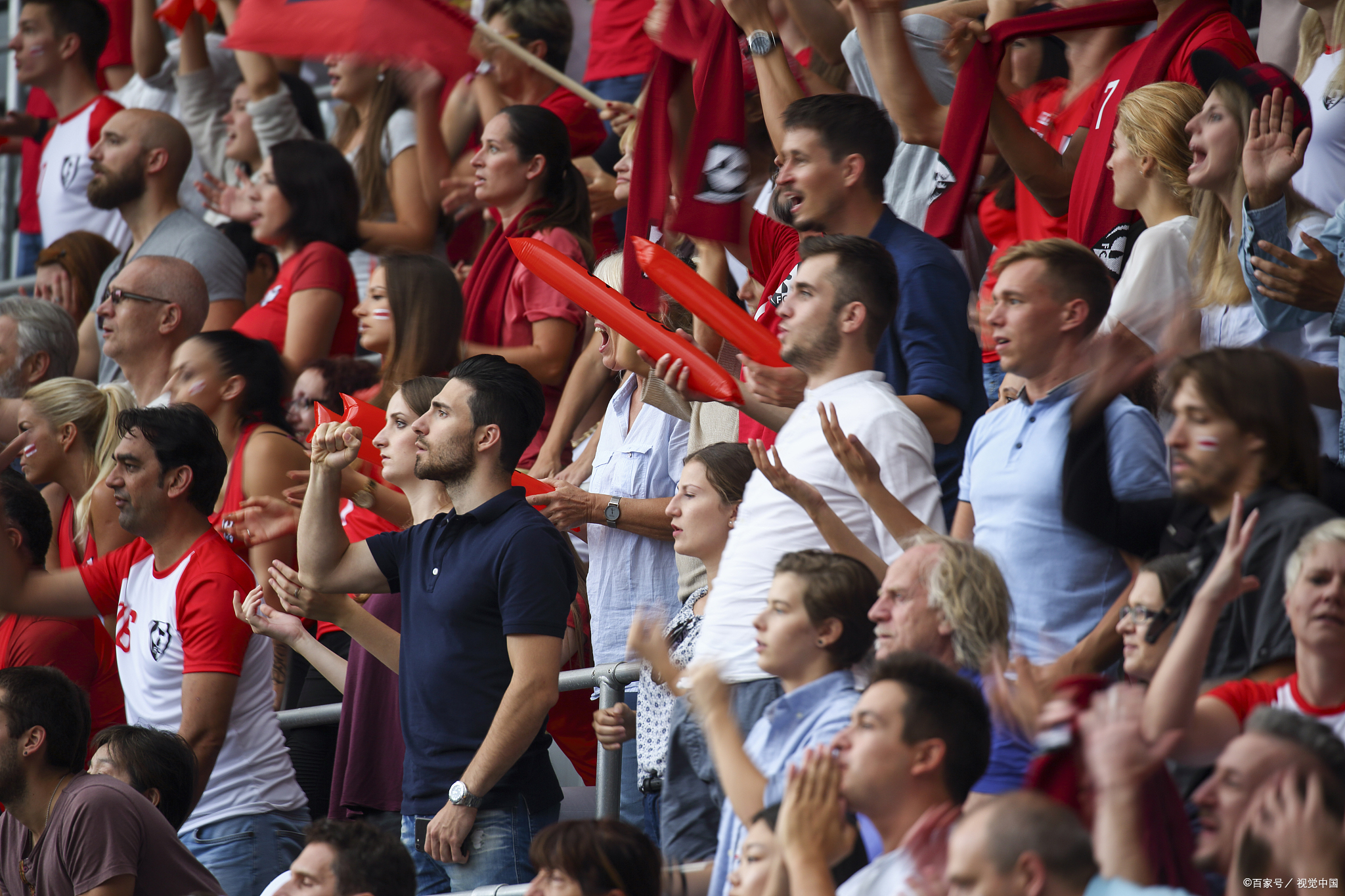 足球比赛带给全球各地人们无限欢乐