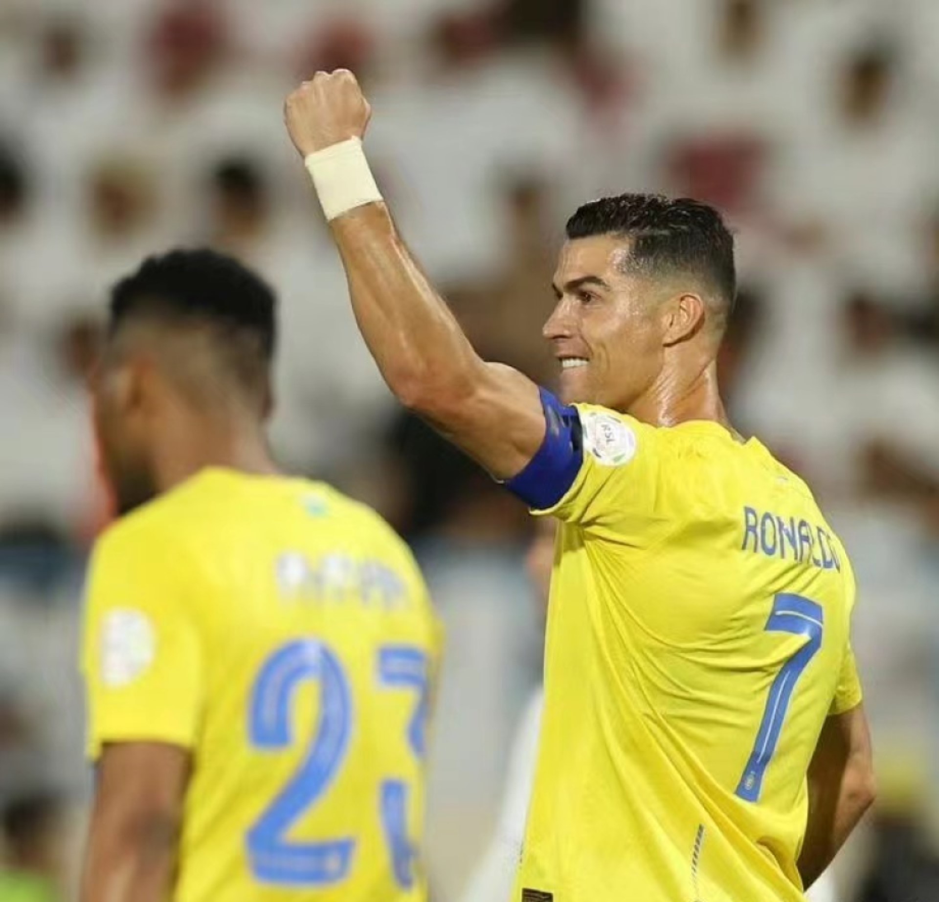 沙尔克在比赛中取得胜利，球员表现出色