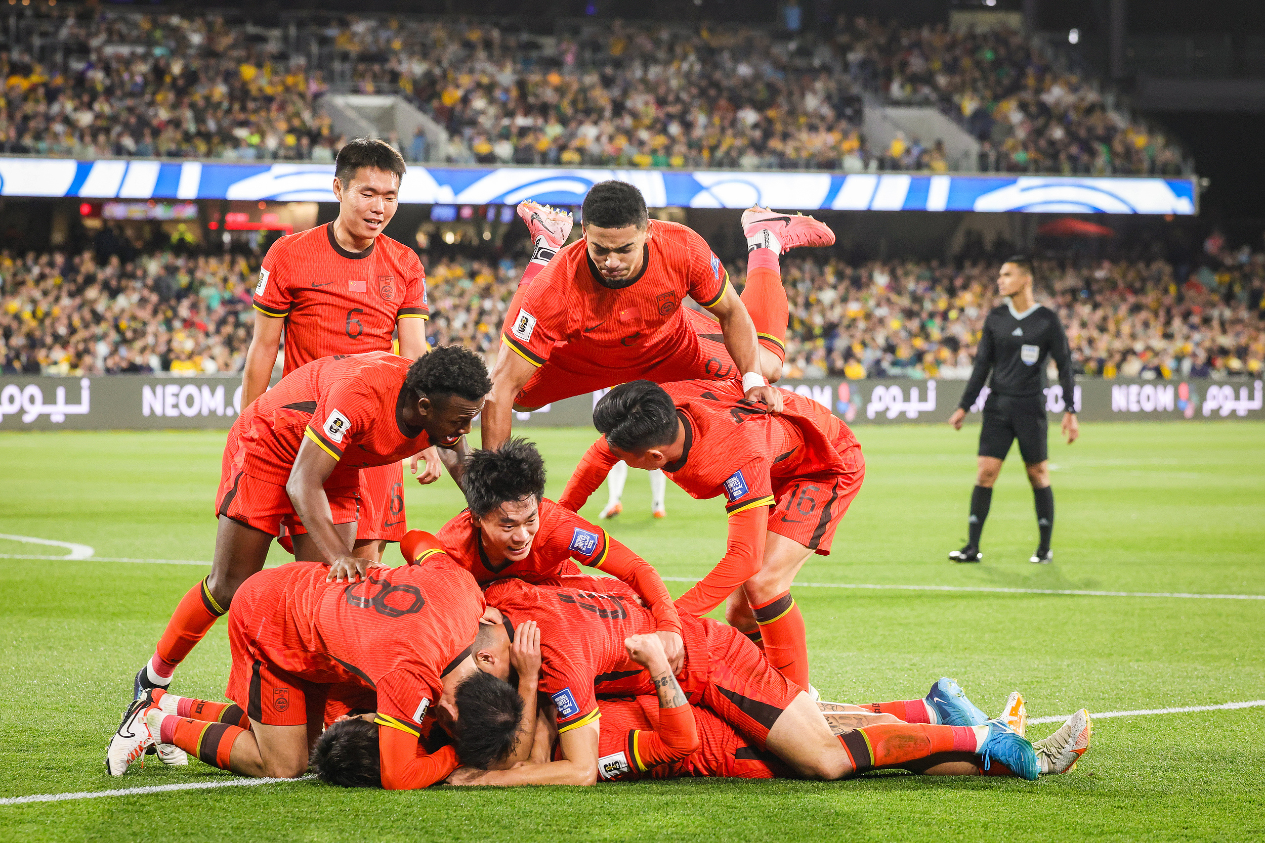 包含泰国队完胜马来西亚队，安赛龙状态火热的词条