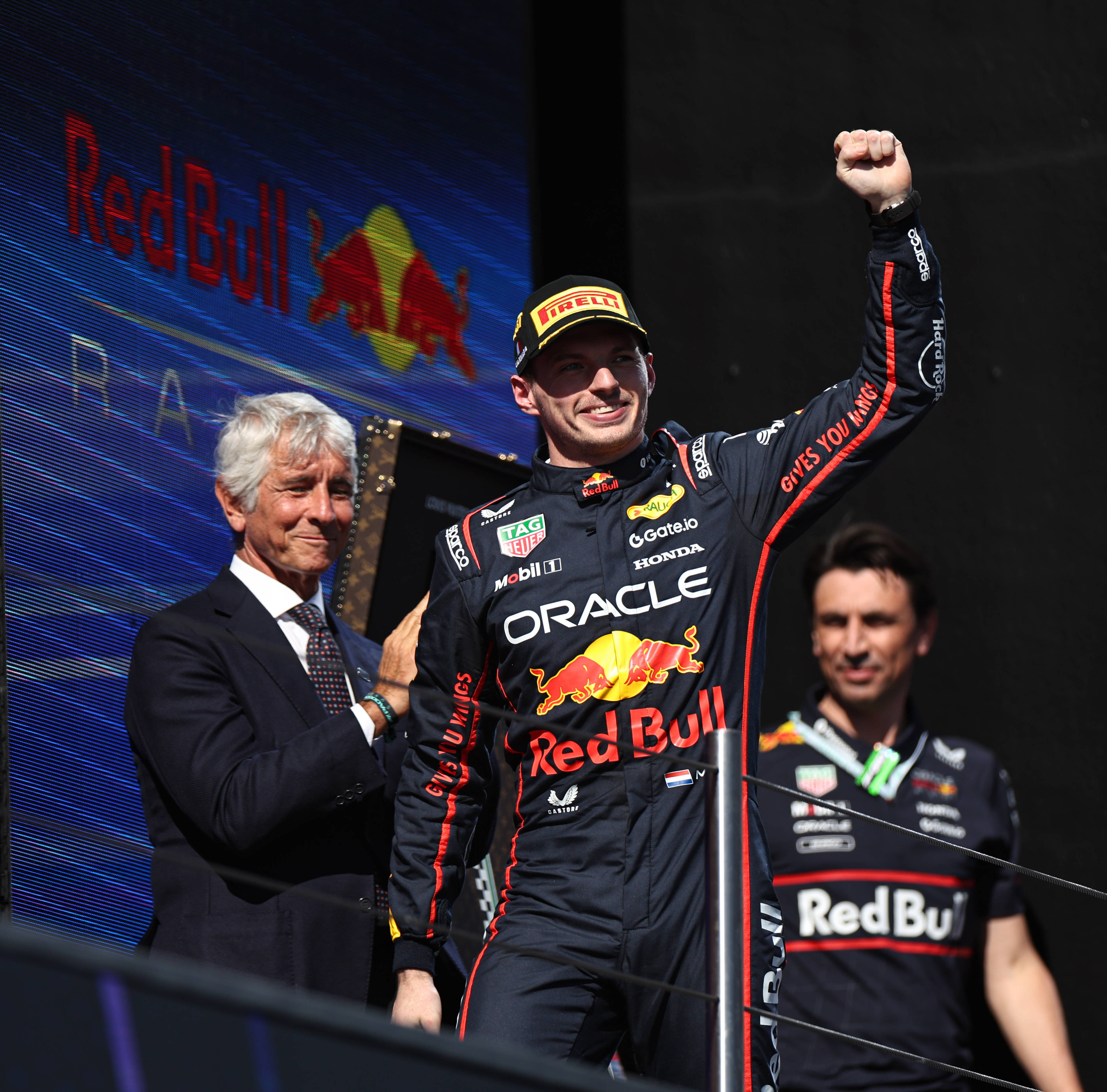 雷诺车队险胜红牛二队，皮亚斯特里带队取胜的简单介绍