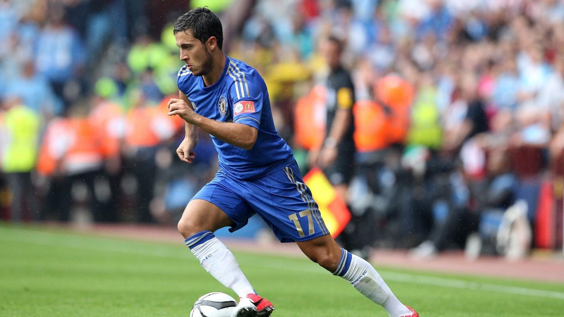 当亚平宁的绿茵遇见天山下的篮筐，一场跨越时空的焦点战